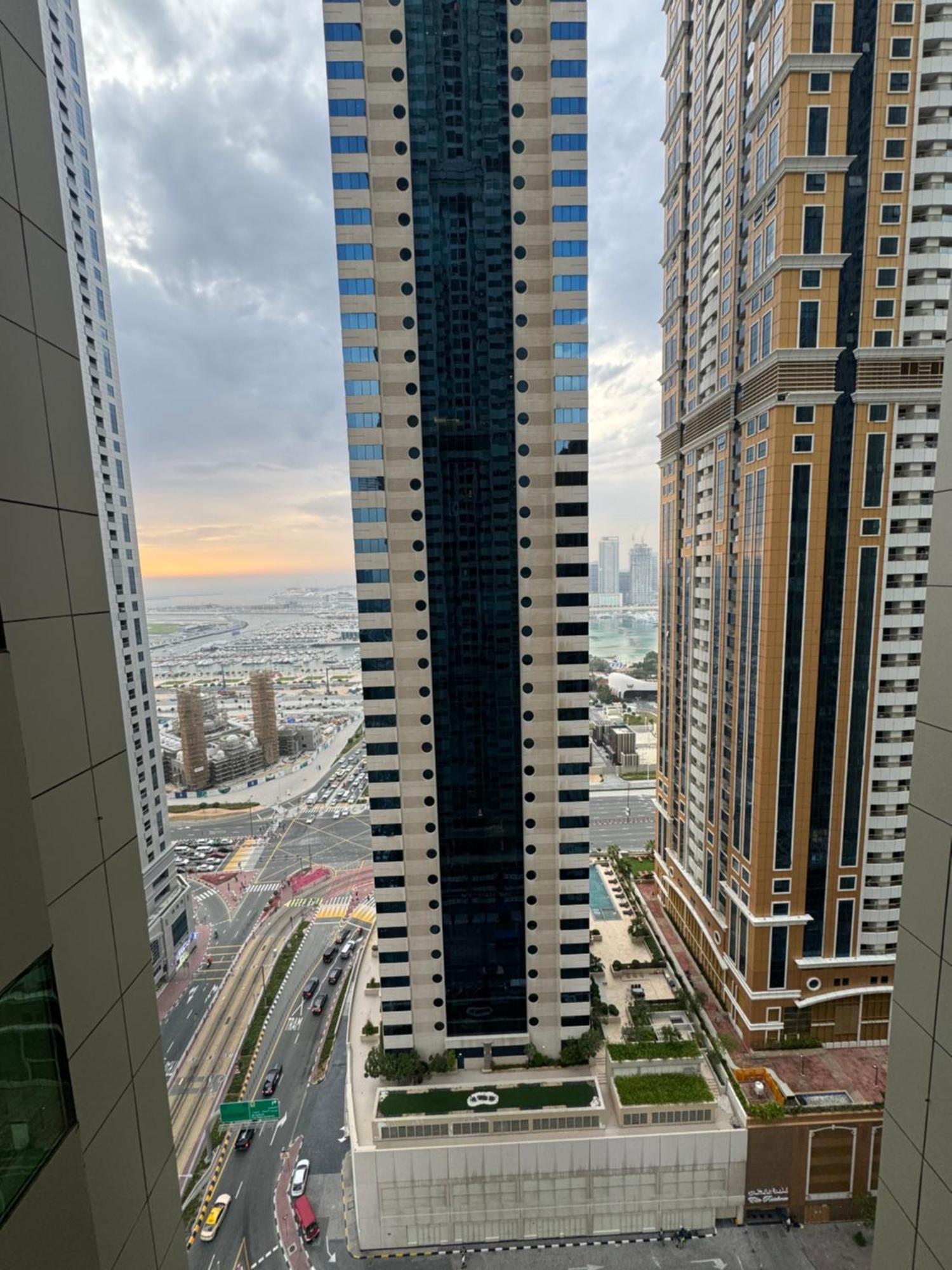 Sea View 1Br Apartment - Marina Pinnacle Dubai Buitenkant foto