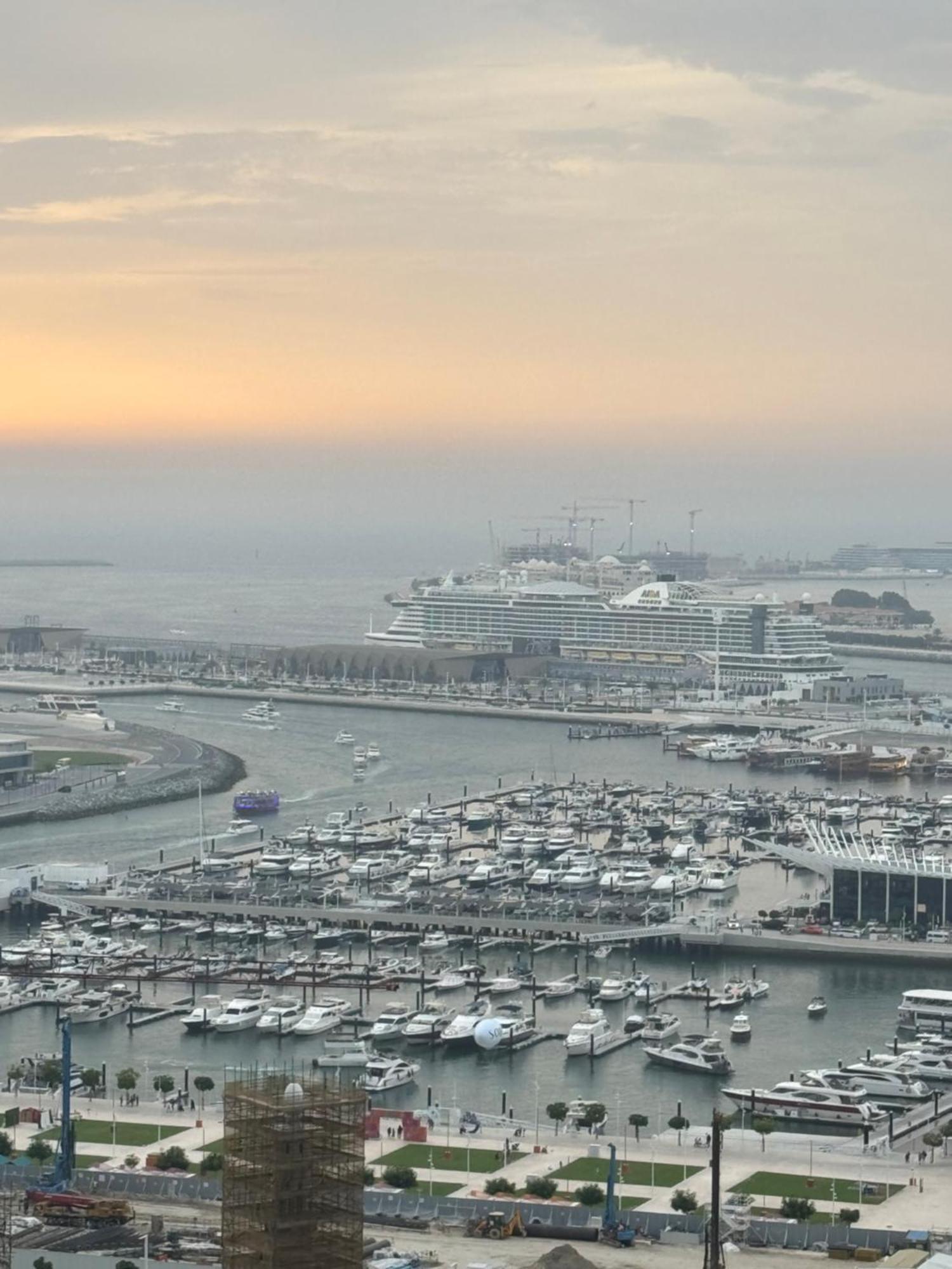Sea View 1Br Apartment - Marina Pinnacle Dubai Buitenkant foto